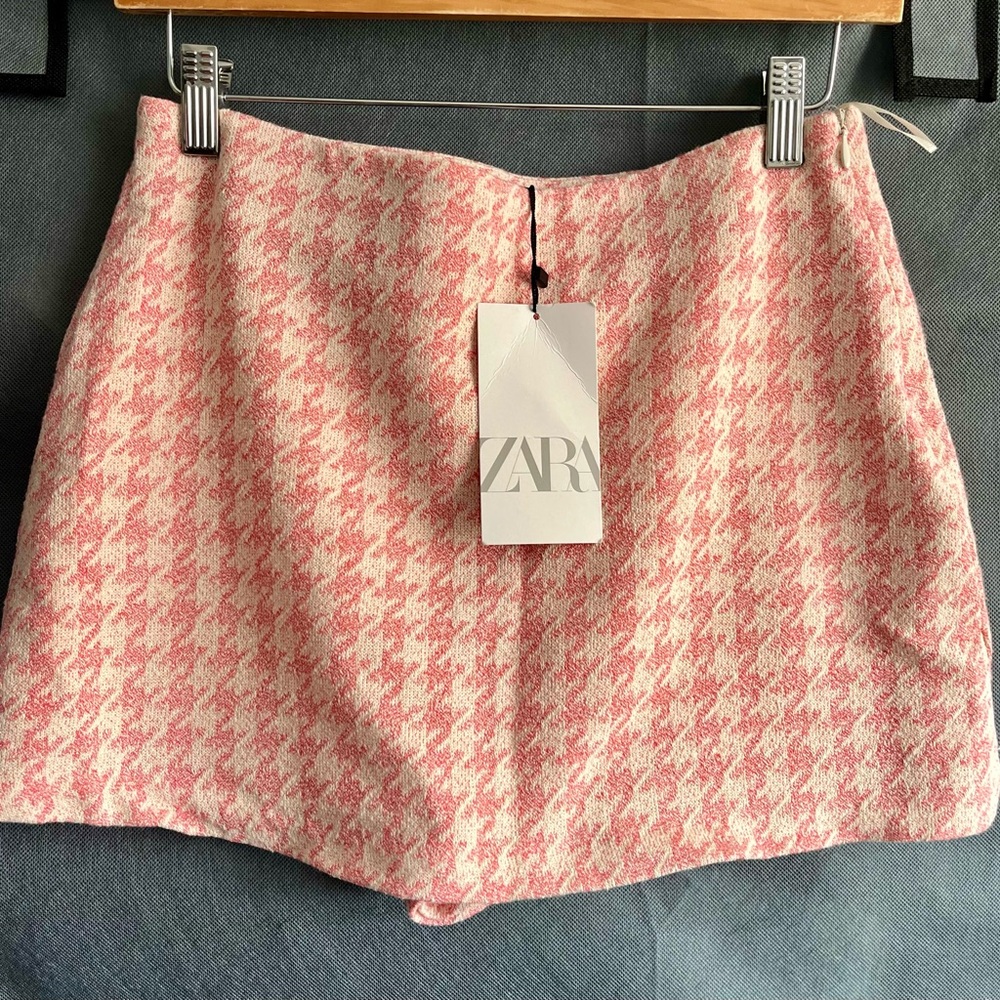 NWT Zara Pink and White Houndstooth skort side zipper